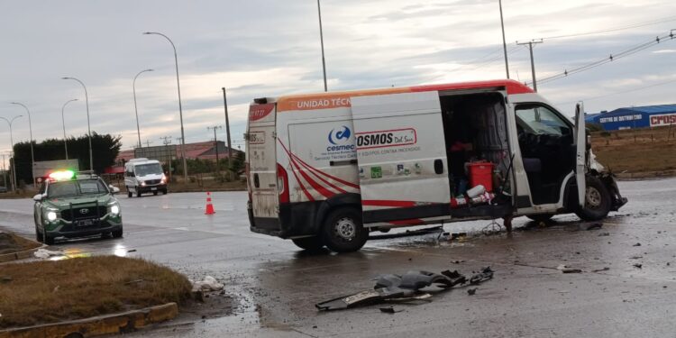 Violento choque en Punta Arenas deja 2 lesionados, uno de los conductores manejaba en estado de ebriedad