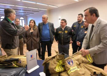 Entregan moderno equipamiento a Bomberos de Magallanes con inversión superior a $1.200 millones