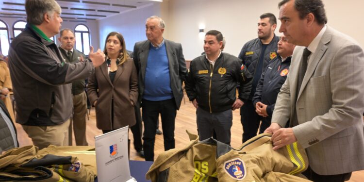 Entregan moderno equipamiento a Bomberos de Magallanes con inversión superior a $1.200 millones