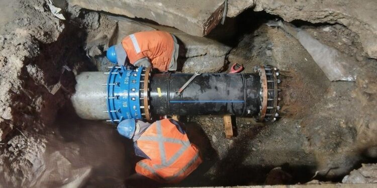 Aguas Magallanes finaliza reparación de matriz principal sin cortes de suministro en Punta Arenas