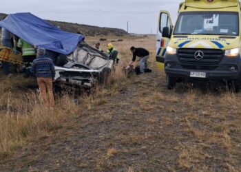 Vehículo que volcó en la Ruta 9 Norte involucra a cuatro personas, incluido un lactante, resultando lesionadas