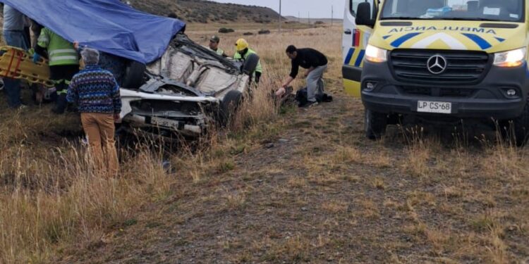 Vehículo que volcó en la Ruta 9 Norte involucra a cuatro personas, incluido un lactante, resultando lesionadas