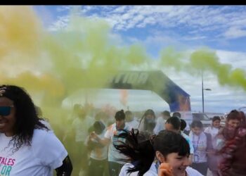 Primera Color Run reunió a familias en la costanera de Puerto Natales