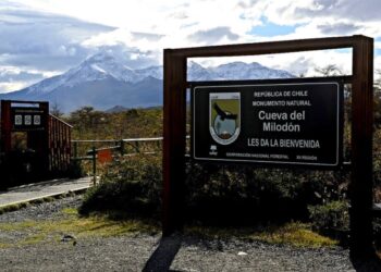 Una persona lesionada deja volcamiento vehicular en sector Cueva del Milodón