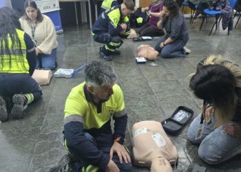 Capacitan a funcionarios de salud mental en RCP y uso de desfibrilador para enfrentar emergencias cardiovasculares