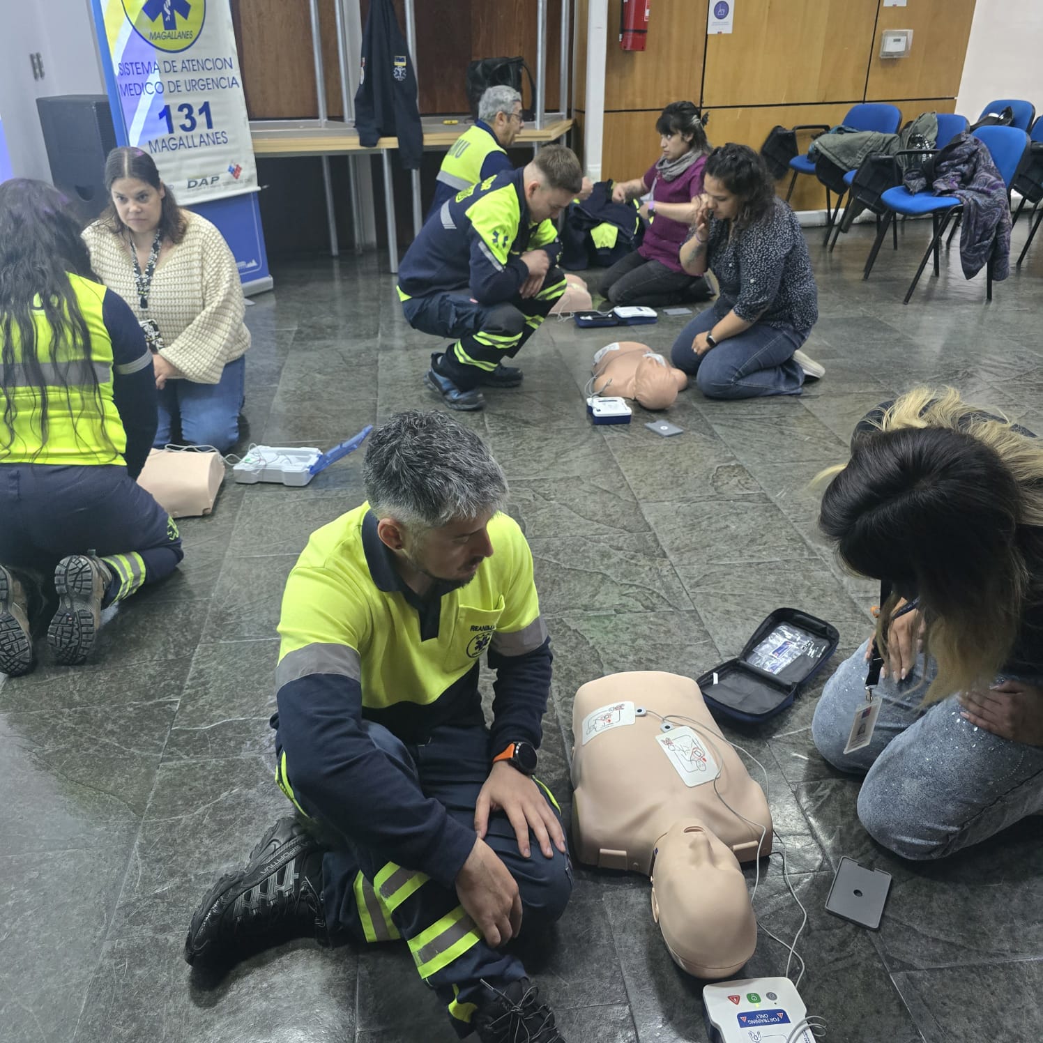 Capacitan a funcionarios de salud mental en RCP y uso de desfibrilador para enfrentar emergencias cardiovasculares