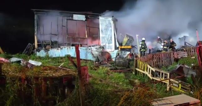 Incendio en desarrollo en Punta Arenas deja un fallecido y tres personas atendidas por SAMU