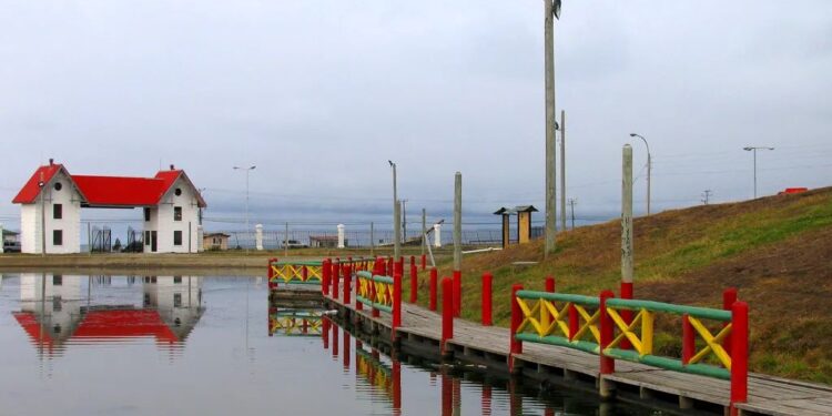 Incendio en batea de residuos moviliza a bomberos en Parque María Behety
