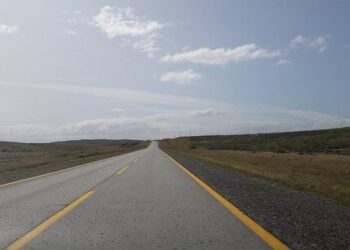 Volcamiento vehicular deja tres personas lesionadas, entre ellas un lactante, en Ruta 9 Norte