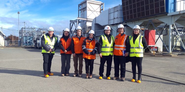 Seremi de Energía realiza visita técnica a central Tres Puentes de EDELMAG en Punta Arenas