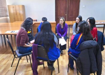 Justicia y Educación se Unen: Profesionales de Reinserción Capacitan a Futuros Mediadores Escolares.