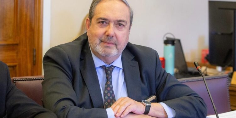 Diputado Bianchi cuestiona falta de transparencia del Gobierno por millonarios ingresos del alza en combustibles