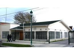 Dictan arresto domiciliario nocturno para adolescente sorprendido con un revólver en pleno centro de Puerto Natales.