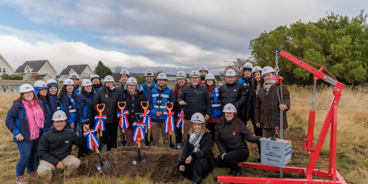 «Primera piedra marca el inicio del moderno Condominio España en el corazón de Punta Arenas».