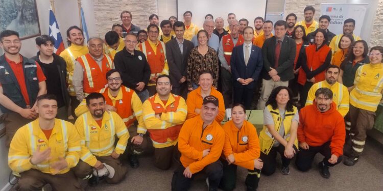 Punta Arenas fue sede de jornada binacional para fortalecer combate de incendios forestales