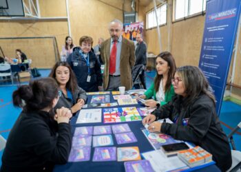 Plaza ciudadana por el Día del Autismo acercó servicios públicos a la comunidad en Punta Arenas