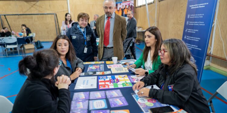 Plaza ciudadana por el Día del Autismo acercó servicios públicos a la comunidad en Punta Arenas