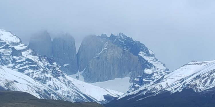 Conaf exigirá guía y equipamiento obligatorio para recorrer el circuito “W” y Base Torres en invierno