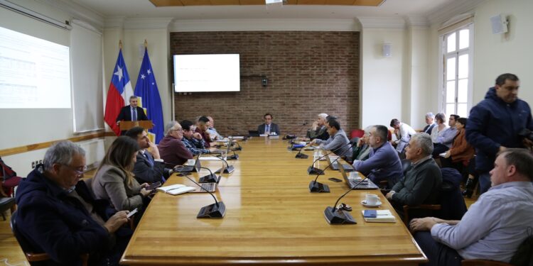Alza crítica del diésel pone en jaque la conectividad marítima en Magallanes y presiona el costo de vida.