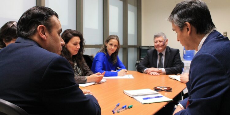 Servicio de Reinserción Juvenil y Juzgado de Garantía de Punta Arenas estrechan lazos para fortalecer el sistema penal adolescente.