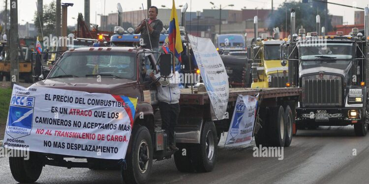 Camioneros en la mira por su actuar frente a las alzas de combustibles.