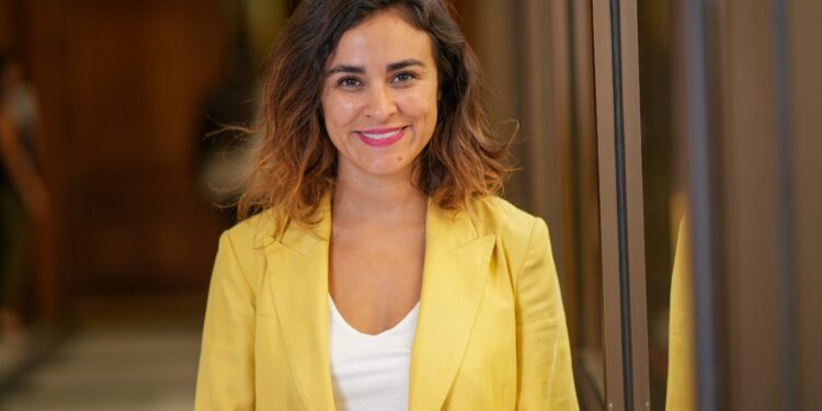 Diputada destaca entrada en vigencia de nueva rebaja laboral y advierte riesgos en su implementación