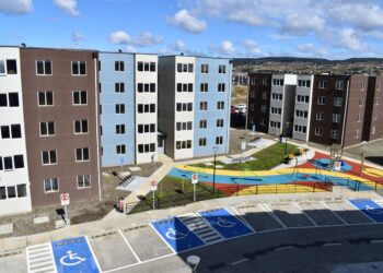 Tres nuevos proyectos habitacionales en Punta Arenas: Minvu entrega 454 subsidios para viviendas libres de deuda.
