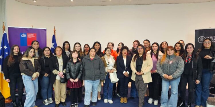 SernamEG inicia Academia Mujer Emprende 2026 con 73 participantes en Magallanes