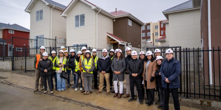 Familias visitan viviendas piloto del proyecto “Ciudad de los Vientos” en Punta Arenas
