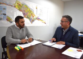 Autoridades abordan problemas en viviendas sociales y desafíos habitacionales en Puerto Williams