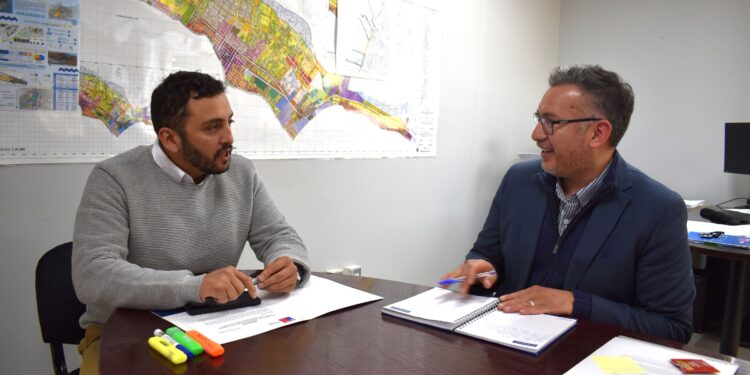 Autoridades abordan problemas en viviendas sociales y desafíos habitacionales en Puerto Williams