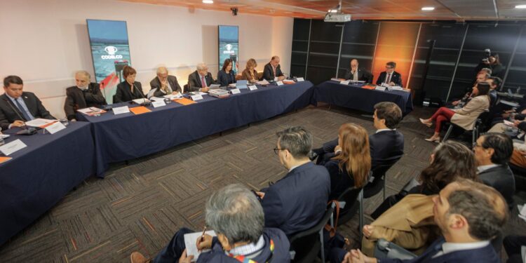 Gobierno expresa preocupación por endeudamiento de Codelco en junta de accionistas