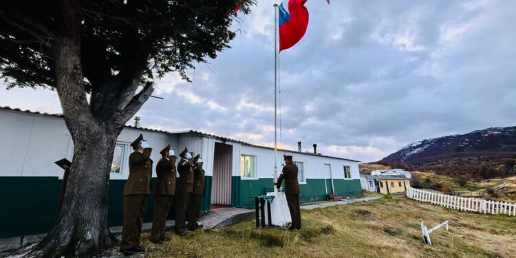 Carabineros conmemora su 99° aniversario en Yendegaia destacando su labor en zona extrema