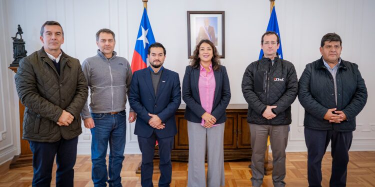 CChC Magallanes y Delegación Presidencial analizan impacto de baja presupuestaria y alza de combustibles en el sector construcción