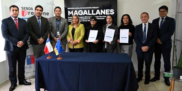 SLEP Magallanes y SENDA refuerzan prevención de alcohol y drogas en tres establecimientos educacionales