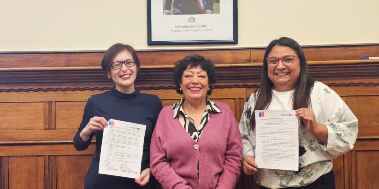 SernamEG y Prodemu renuevan convenio para fortalecer apoyo a mujeres en Magallanes