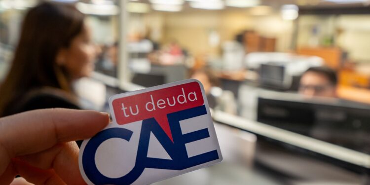 Tesorería inicia embargos a deudores del CAE con altos ingresos y supera los $20 mil millones en recaudación