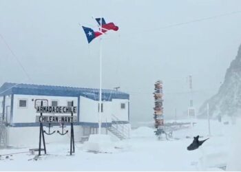 Fuertes nevadas y condiciones extremas marcan el clima en la Antártica