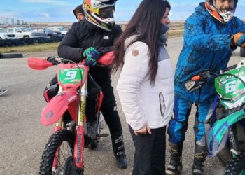 Río Grande se viste de gala: Con 141 pilotos arranca la 42° edición de la mítica Vuelta a la Tierra del Fuego.