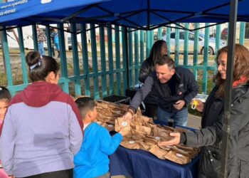 Municipio de Punta Arenas invita a celebrar la Pascua con entrega de huevitos en plazas de la ciudad