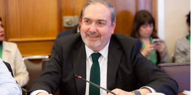 Bianchi asegura continuidad de proyectos de transporte para Punta Arenas y Puerto Natales