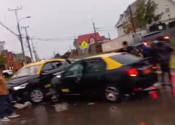 Triple colisión deja al descubierto graves irregularidades de conductores y lenta respuesta en retiro de vehículos en Punta Arenas