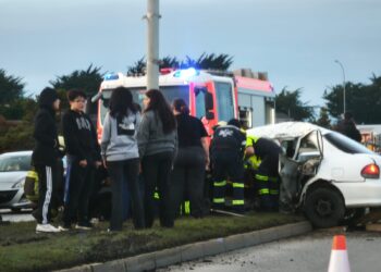 Grave accidente en la Costanera de Punta Arenas moviliza a ambulancias y Bomberos