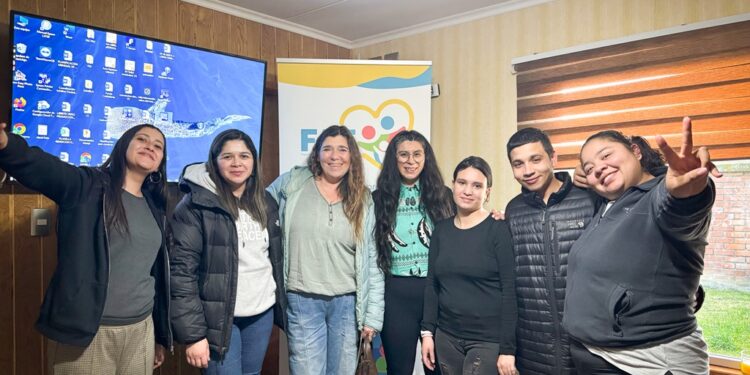 Infancia y Adolescencia:Programa FAE Puerto Natales realizó capacitación para nuevas familias de acogida.