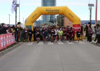 Corrida aniversario de Carabineros reunió a comunidad educativa en Punta Arenas