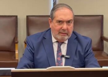 Senador Carlos Bianchi critica reforma tributaria y cuestiona negociación política en el Congreso