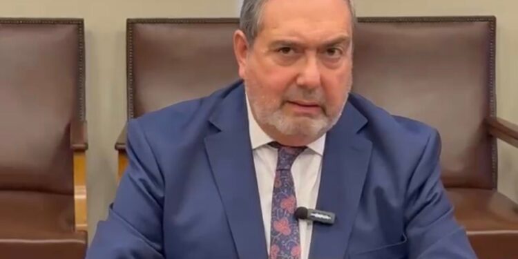 Senador Carlos Bianchi critica reforma tributaria y cuestiona negociación política en el Congreso