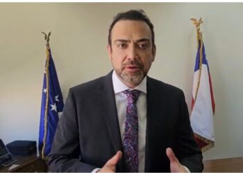 Senador Karim Bianchi evaluará con “independencia” proyecto de reconstrucción en discusión