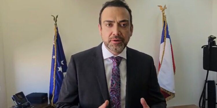 Senador Karim Bianchi evaluará con “independencia” proyecto de reconstrucción en discusión