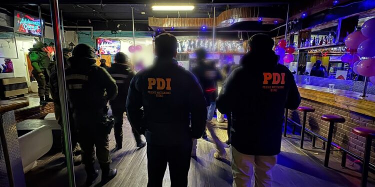 Amplio operativo interagencial detecta irregularidades en locales nocturnos de Punta Arenas